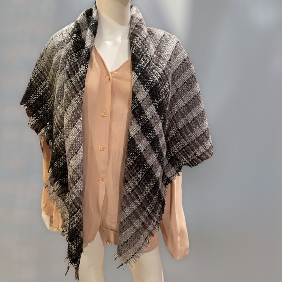 NYC ~ black & gray checkered scarf "Baby its Cold Outside" ~ Multi Ways Wear - Picture 3 of 5